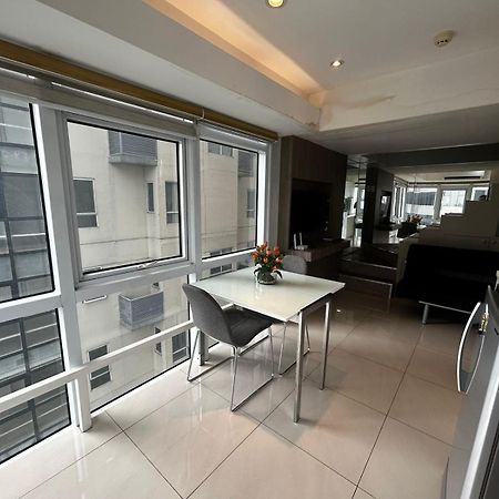 טאגיג Oasis Regency @ Fort Victoria Bgc מראה חיצוני תמונה