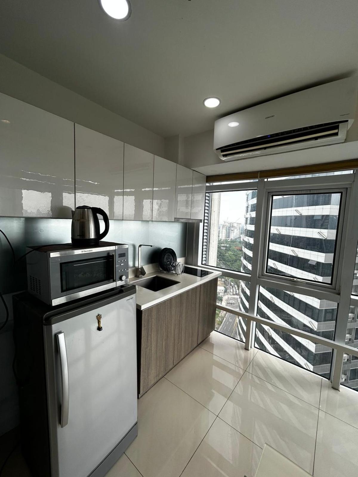 טאגיג Oasis Regency @ Fort Victoria Bgc מראה חיצוני תמונה