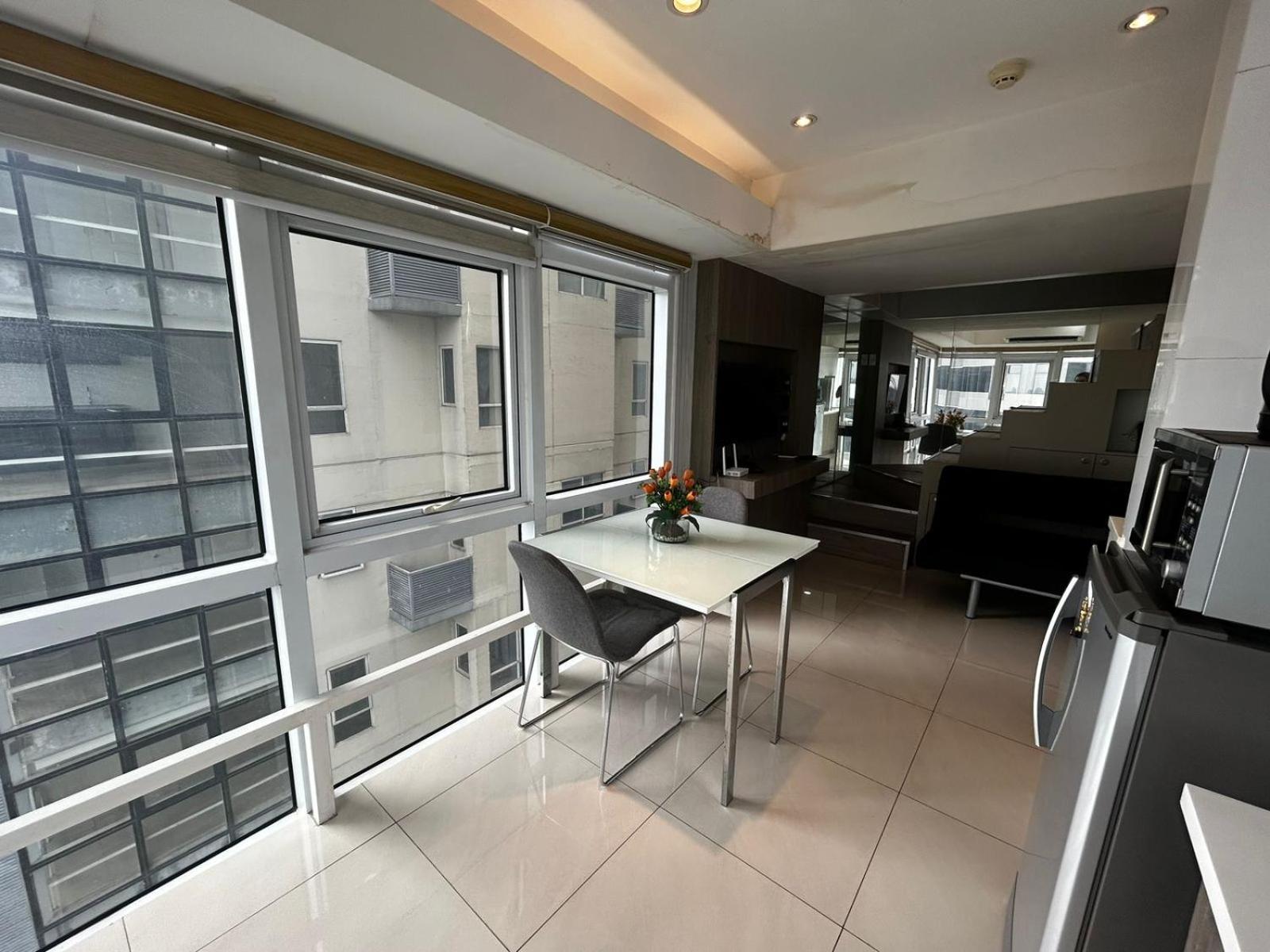 טאגיג Oasis Regency @ Fort Victoria Bgc מראה חיצוני תמונה