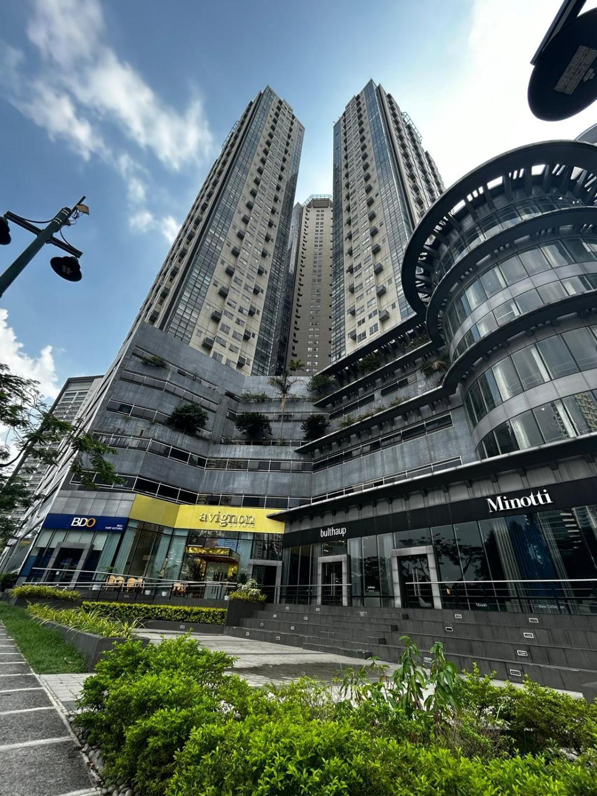 טאגיג Oasis Regency @ Fort Victoria Bgc מראה חיצוני תמונה