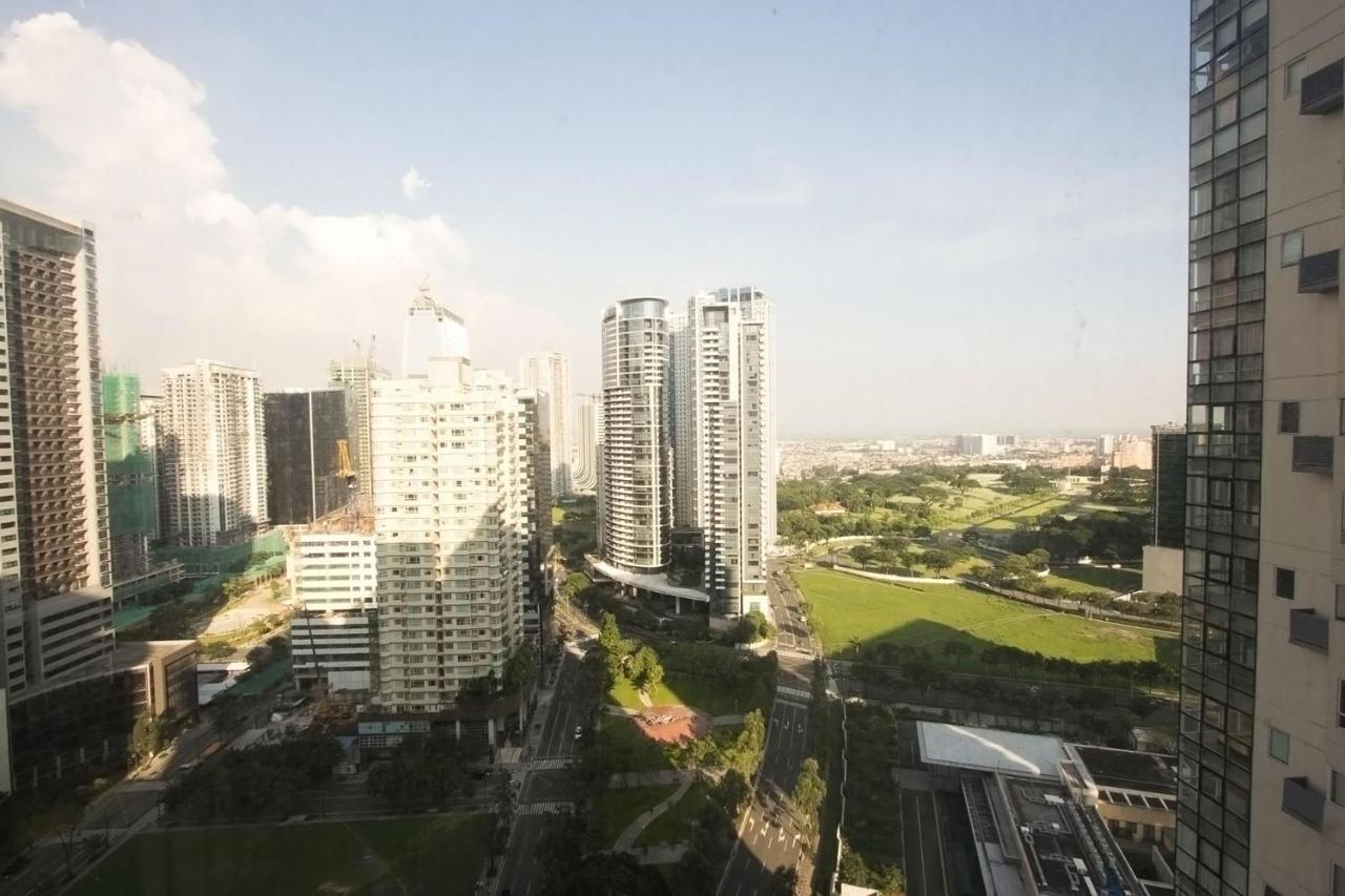 טאגיג Oasis Regency @ Fort Victoria Bgc מראה חיצוני תמונה