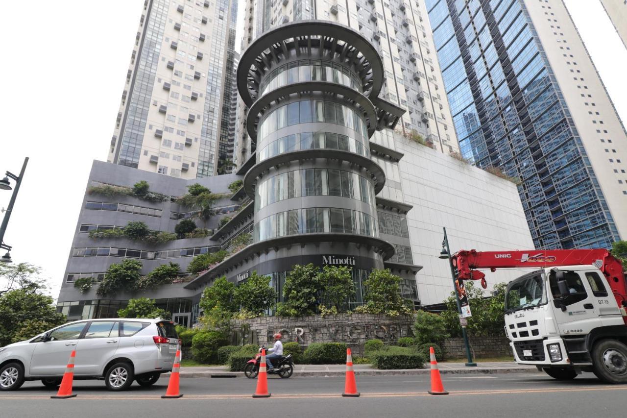 טאגיג Oasis Regency @ Fort Victoria Bgc מראה חיצוני תמונה