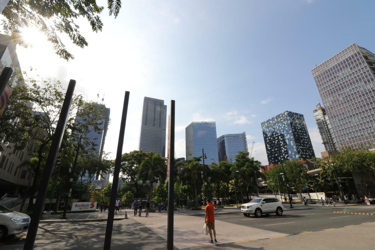 טאגיג Oasis Regency @ Fort Victoria Bgc מראה חיצוני תמונה