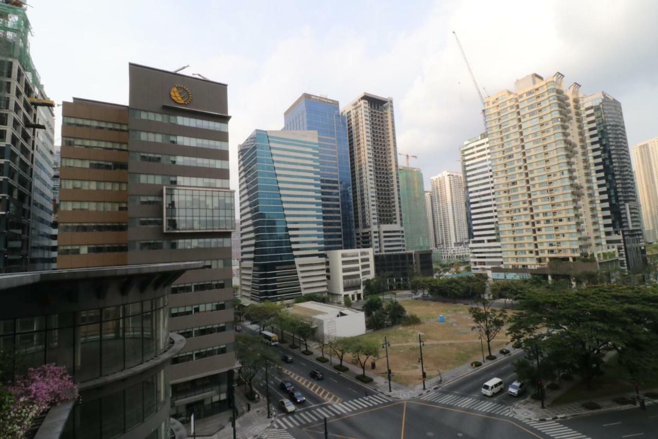 טאגיג Oasis Regency @ Fort Victoria Bgc מראה חיצוני תמונה