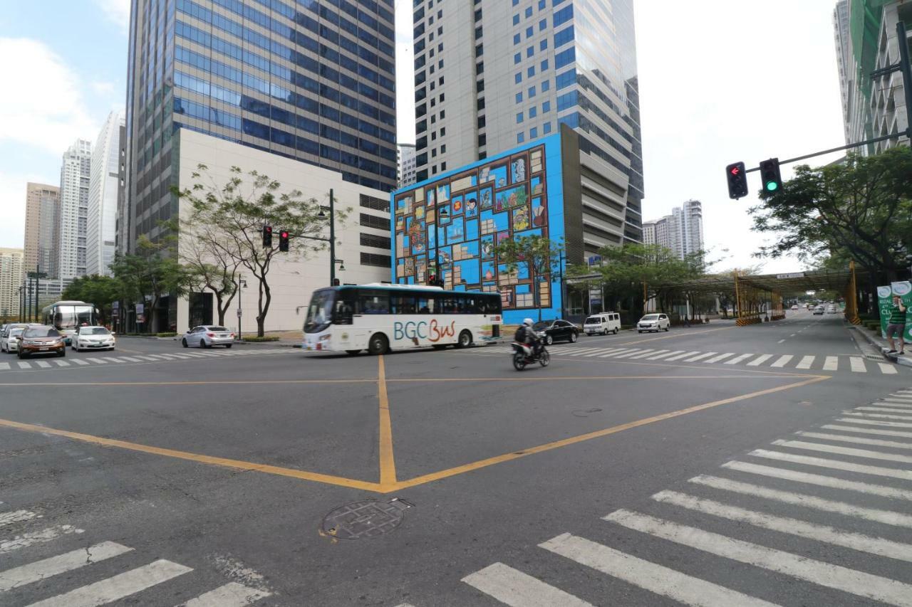 טאגיג Oasis Regency @ Fort Victoria Bgc מראה חיצוני תמונה